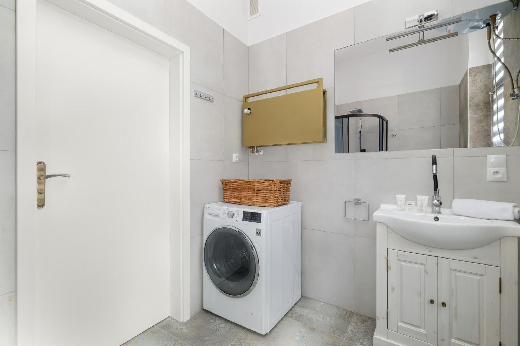 Nowoczesne I Stylowe Apartamenty W Centrum Bytomia Blisko Rynku By Noclegi Renters Екстер'єр фото